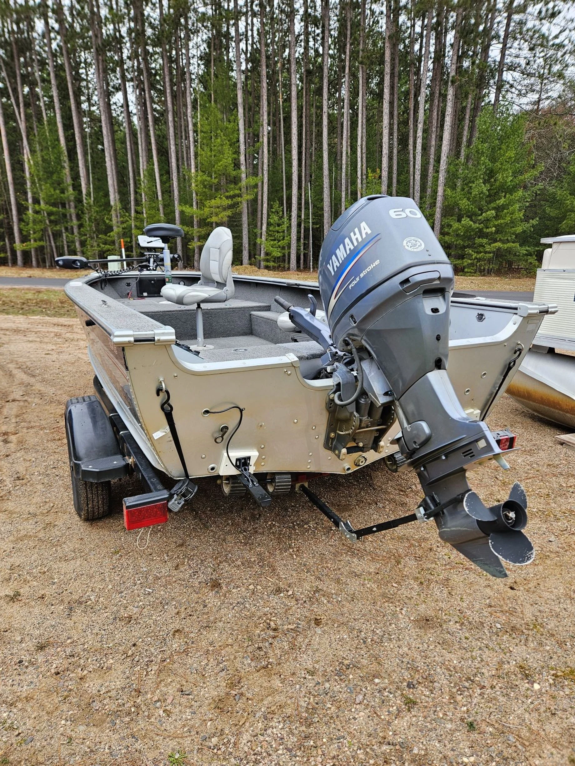 SOLD - 2004 Alumacraft Magnum 165 Fishing Boat — Premier